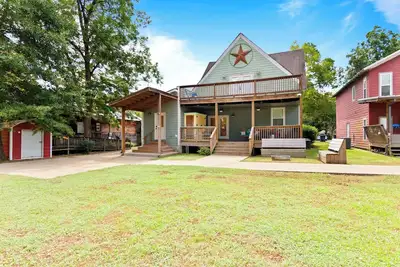 Image de Ua Campus Adjacent 4bedroom/4bathroom Farmhouse Sleeps 8