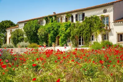 Image de Domaine Des Pavots - Cinq Chambres Villa, Couchages 10