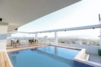 Image de Cozy Studio in the Heart of Cebu with Rooftop Pool & View