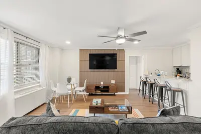 Image de Chic 1br Downtown Atl Condo - Walk to Stadium, Events & Dining + Sleeper Sofa