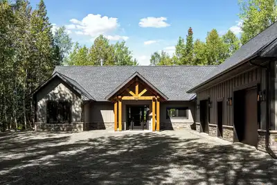 Image de Modern cabin with stunning views of Wynne Lake!