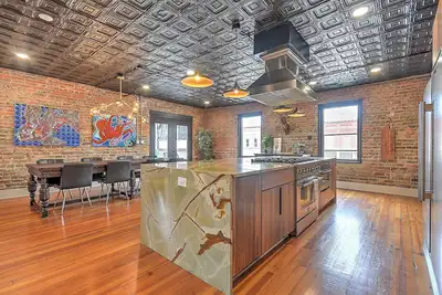 Image de Luxury Loft. Sleeps 10. Private Patio. Downtown Bristol Tn. Great 4 Casino/Bms