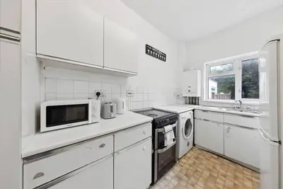 Image de Chic Spacious Living Room| 1-Br unit in Gillingham