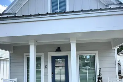 New Luxury 2br Cottage in Downtown Auburn!