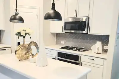 Image de Short Stay, Long on Comfort\nOne bedroom in a home with shared space