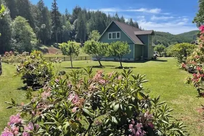 Image de Beautiful New Home Short Drive to Bandon Beach and the Coquille River!