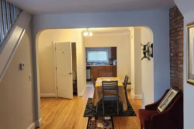 Image de 3-bedroom townhome in fantastic Baltimore with Ac, WiFi.