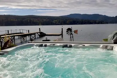 Image de Quaint Lakefront Cottage w/Hot tub In Bellingham