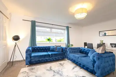 Image de Modern 3 bedroom house with wet room - Spacious accommodation with free parking and wifi