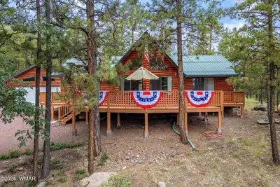 Image de Little Bear in Alpine - surrounded by pine trees with a huge deck