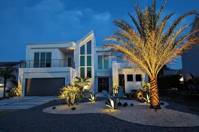 Image de Striking Villa - Catagory 5 - w/ pool, WiFi in fantastic Ormond Beach