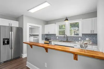 Image de Winston-Salem's Quaintest Cottage