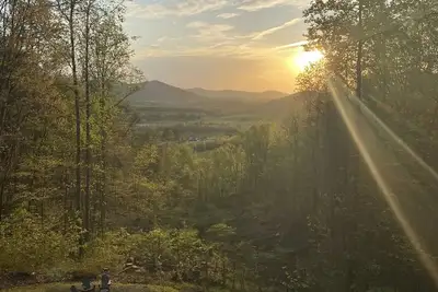 Image de 3 Bedroom Cabin near Snp with views!