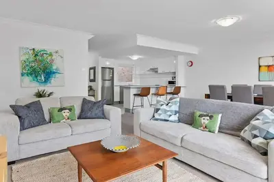 Image de Bay Bliss Coastal Villa within the Cbd