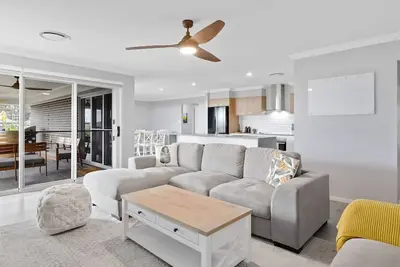 Image de Pineapple House Furry Friends Welcome