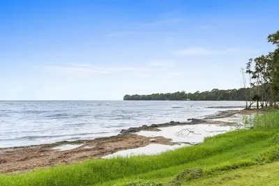 Image de Cozy Lakefront Home Pet Friendly