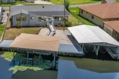 Image de Sleeps 13, theater, waterfront, close to springs and forest. Old Florida