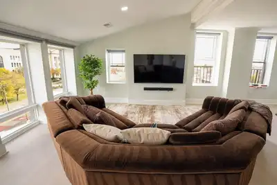 Image de Huge Upscale Downtown Penthouse 4Bedrm/3Bath - 5 mins from Penn Station