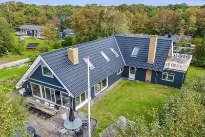 \"Eugenie\" - 100m from the sea by Interhome