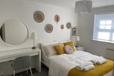 Image de Marine Viewing 2 Bedrooms 2 Bathroom apartment. Free parking!