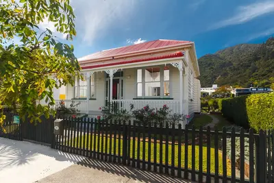 Image de Beautifully-maintained Villa in walking distance to Te Aroha hot pools, cafes