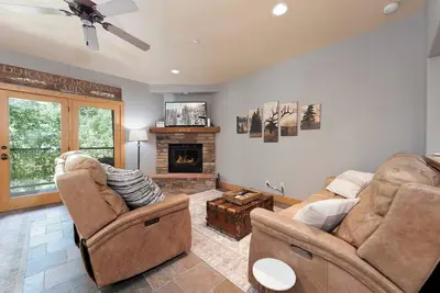 Image de Pet Friendly Black Bear Townhome across from Purg - Views - Free Shuttle