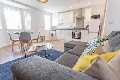 Image de Rana Ct 8 (Randolph Suite) | 2 Bed 1st Floor Apt Duplex