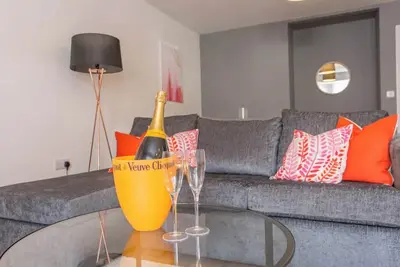 Image de Rana Ct 9 (Spires Suite) | 1 Bed 1st Floor Duplex Apt.