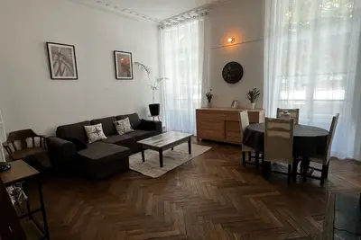 Image de Un cocon en centre ville - Entre la Cathédrale et le Château - A 5 min de tout!