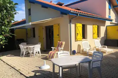 Image de Proche De Contis Jolie Maison Dans Residence Tranquille