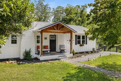 Image de Quiet Furnished 3br Home Near Asheville - Fast WiFi, Firepit