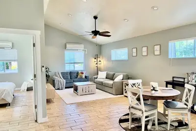 Image de Cozy and quiet Detached unit 1 bedroom in Beaverton area