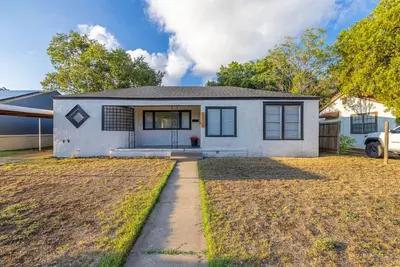 Coastal Cottage in Tech Terrace