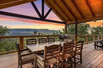 Image de Spacious Cabin~Mtn Views~Gameroom~Hot tub~Theater
