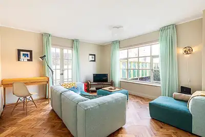 Image de Charming Canal-View Retreat