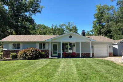 Image de Lakeside Sarandipity: Sleeps 8 with outdoor spaces!