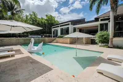 Image de Charming and Spacious 5Bdr Villa! W/ Pool, Jacuzzi & Bbq