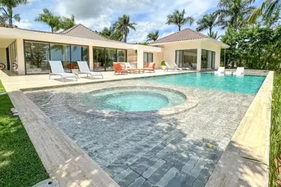 Image de Cozy and Charming 4Bdr villa with Pool, Bbq at Cdc!