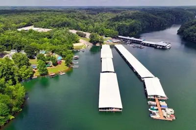 Image de Cozy, lakeside cabin on beautiful Tims Ford Lake