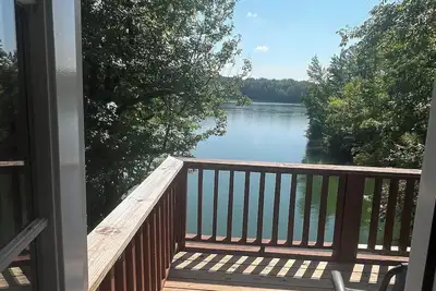 Image de Cozy, lakeside cabin on beautiful Tims Ford Lake