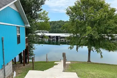 Image de Cozy, lakeside cabin on beautiful Tims Ford Lake