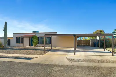 Image de Mountain views! Big private yard with pool - heat optional with fee & spa