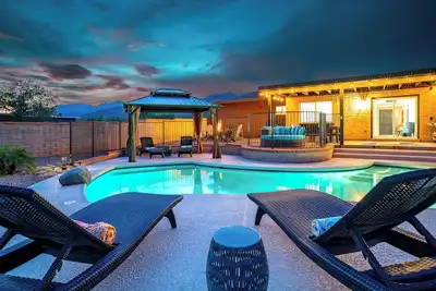 Image de Desert Skies - Beautiful private Tucson home with great mountain views &  pool