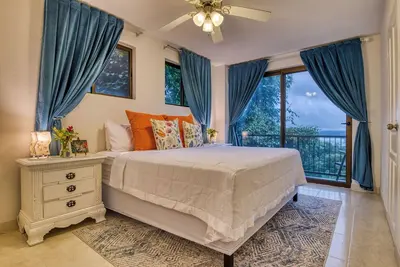 Image de Paraiso Guest Suite, Mesmerizing Views, King Bed!