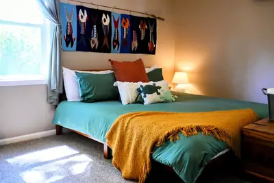 Image de Outdoor Path: minutes to both DuPont and Pisgah Forest