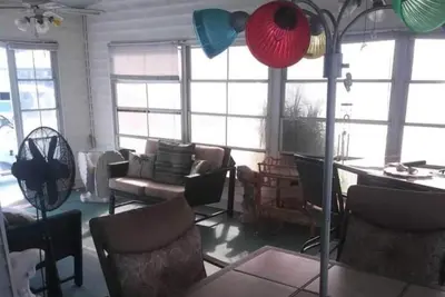 Image de Cozy 2-bedroom mobile home in N Fort Myers w/ Ac. Located in 55 and older park.