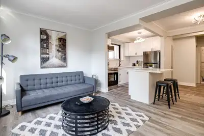 Image de 1 Brdm Apartment, Steps to Lake Waterfront