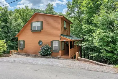 Image de One Bedroom with Loft! Two Bath Cabin Retreat with Fire Ring WiFi, & Pool Access