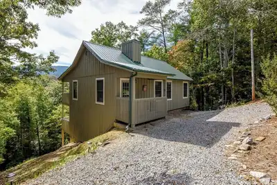 This cozy home is located on a situated on a mountainside is welcoming!