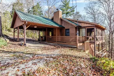 Cozy Mountain Cabin! Features wood burning fireplace and semi-secluded.